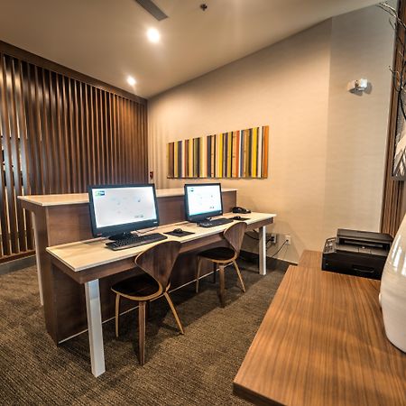 Holiday Inn Express & Suites - West Edmonton-Mall Area By Ihg Exteriör bild